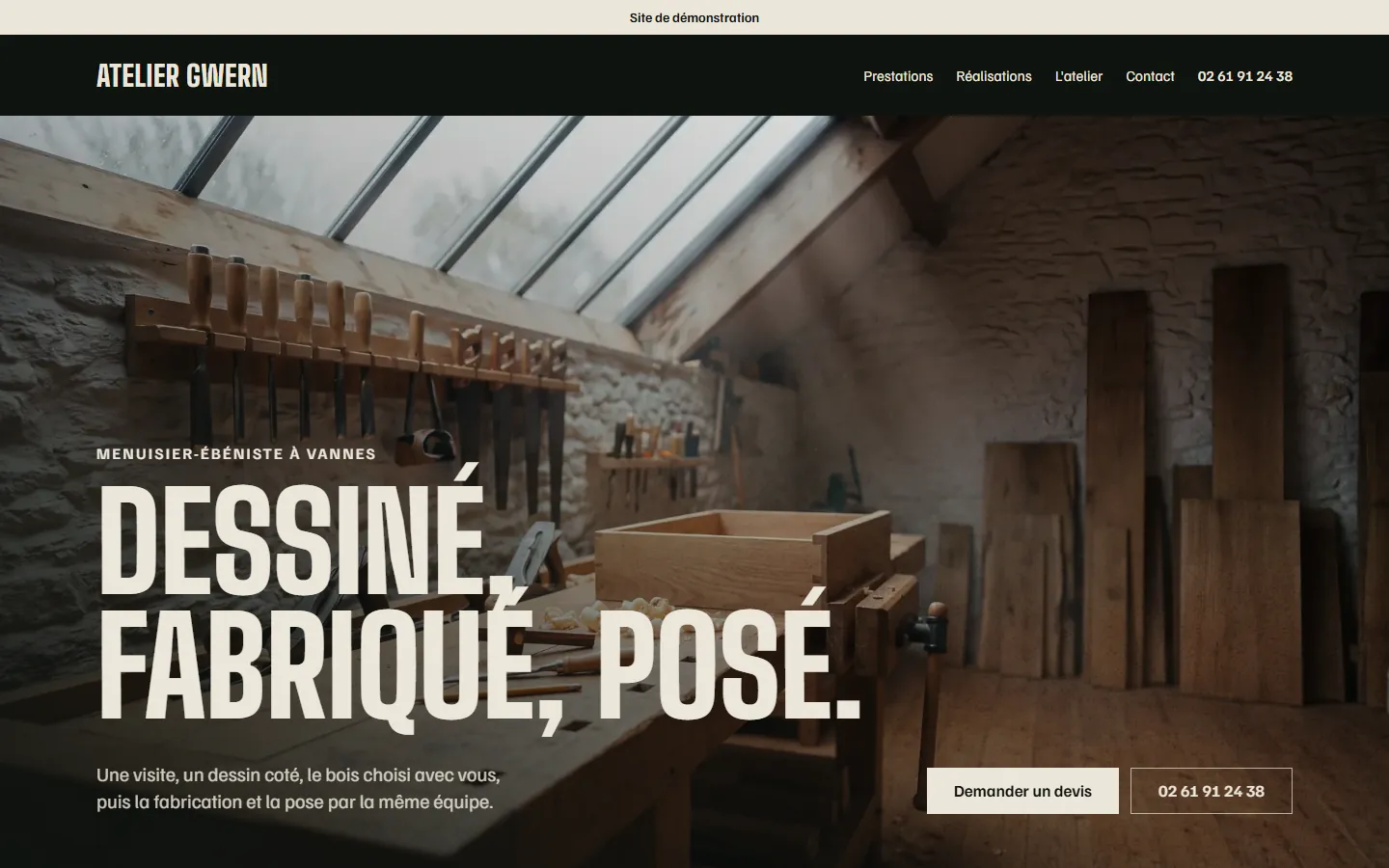 Accueil d'Atelier Gwern : titre géant « Dessiné, fabriqué, posé. » sur la photo de l'atelier sous verrière, boutons devis et téléphone